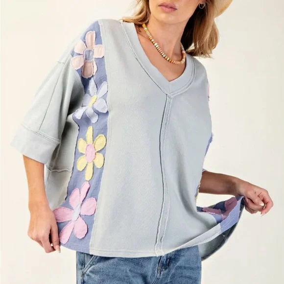 easel Light Gray V-Neck Tunic with Pastel Floral Appliqués - Picture 2 of 5